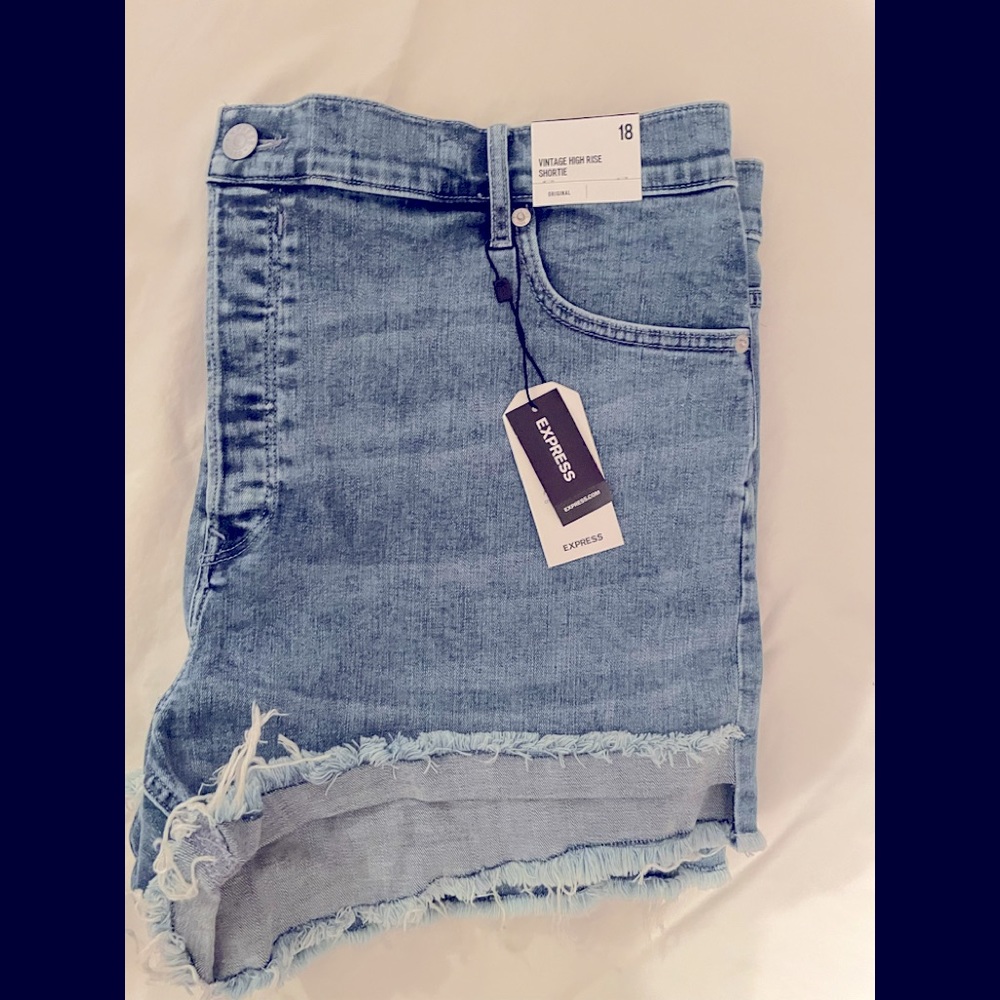 NWT EXPRESS JEAN SHORTIE 18